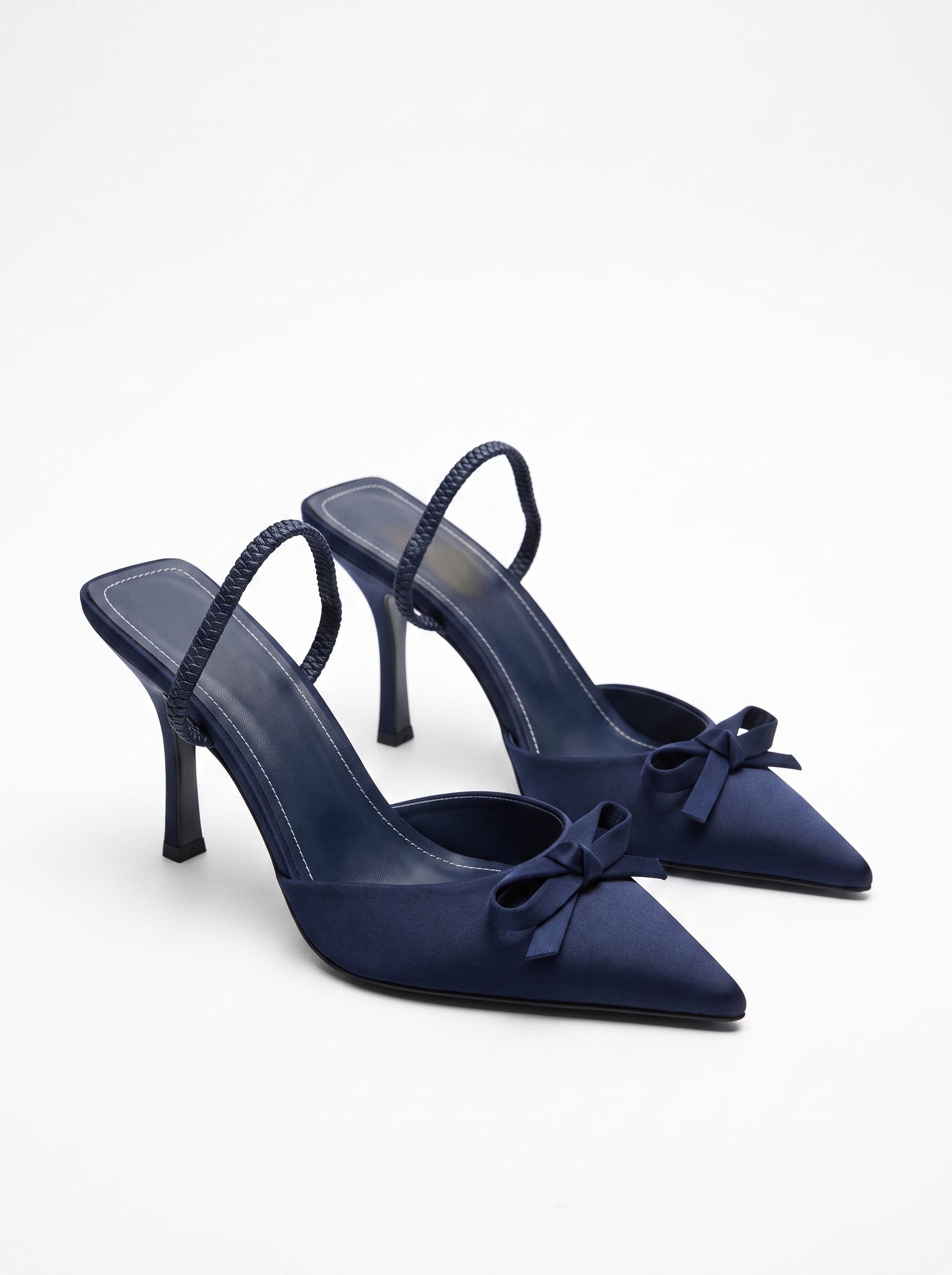 Shoes (Essential)