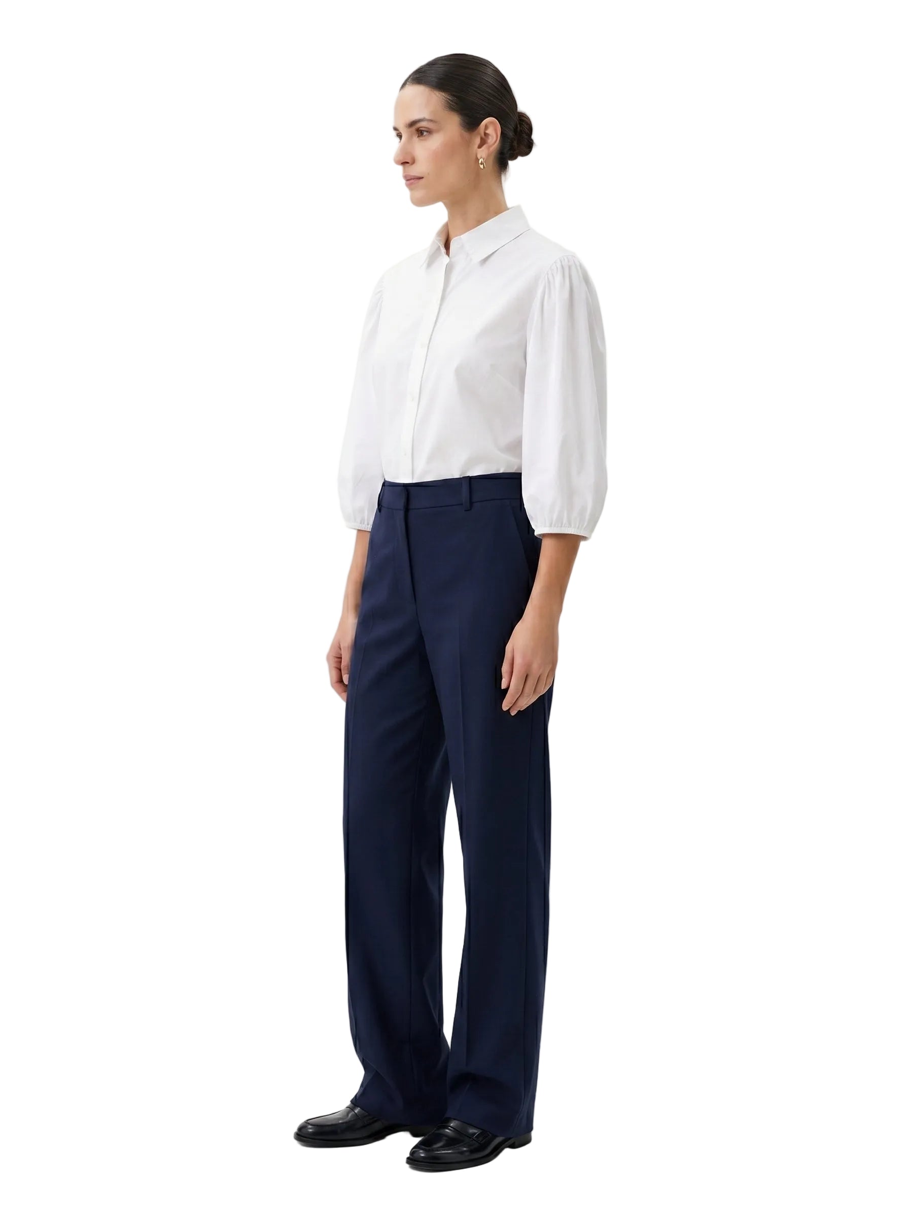 BLUSA BLANCA EN POPELINA CON MANGA TRES CUARTOS ABULLONADO