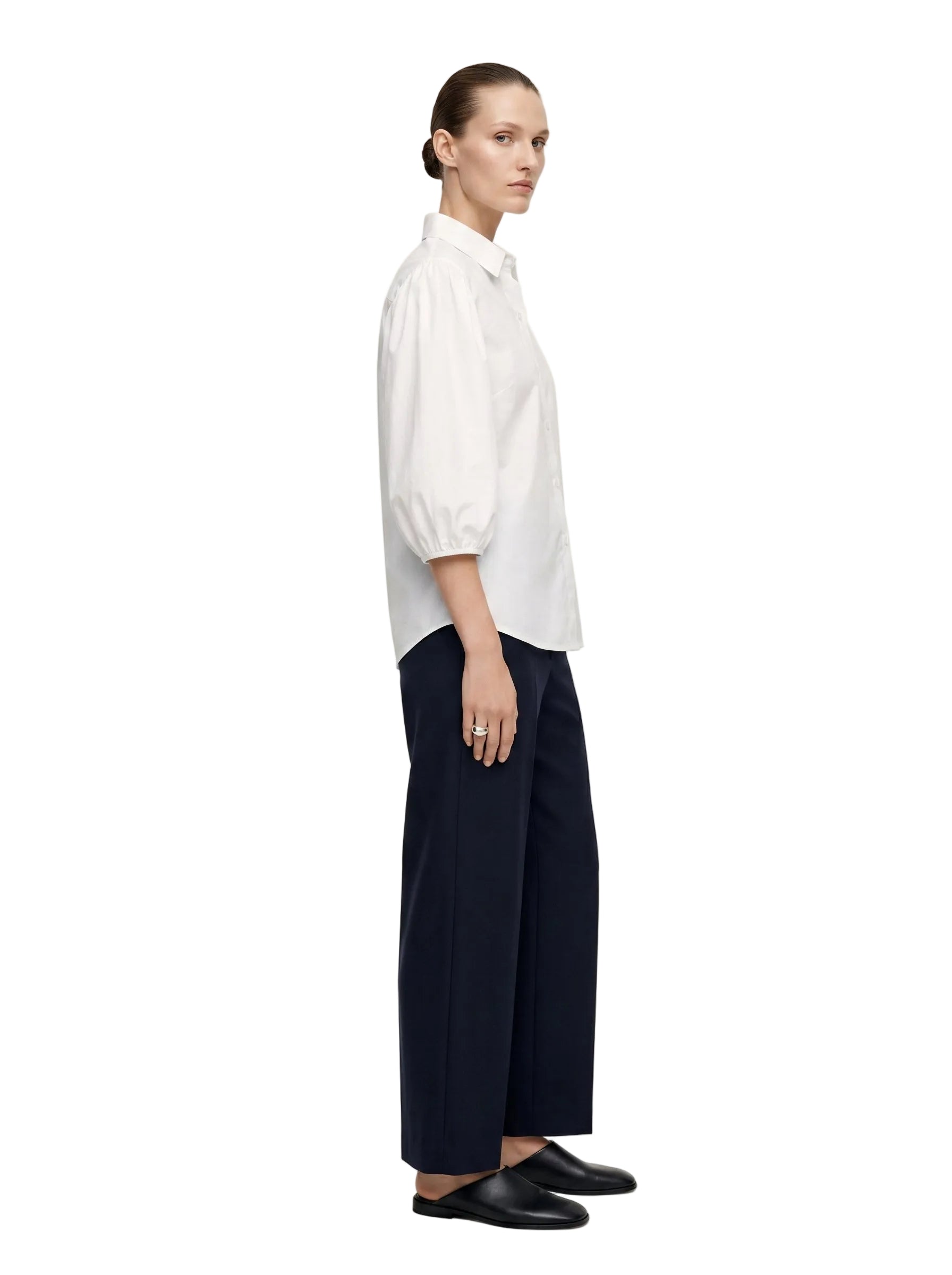 BLUSA BLANCA EN POPELINA CON MANGA TRES CUARTOS ABULLONADO