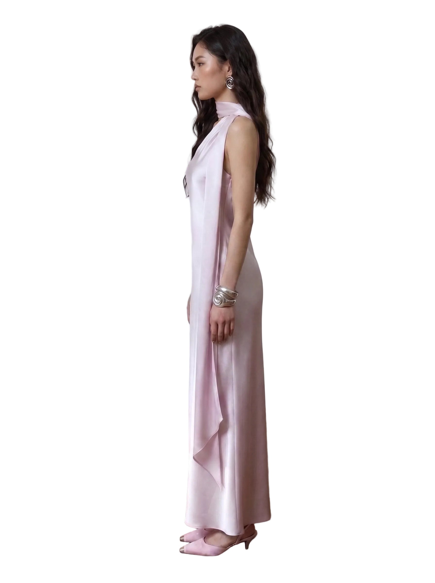 Vestido Maxi Satinado con Choker y Capa Lateral Lila Perlado