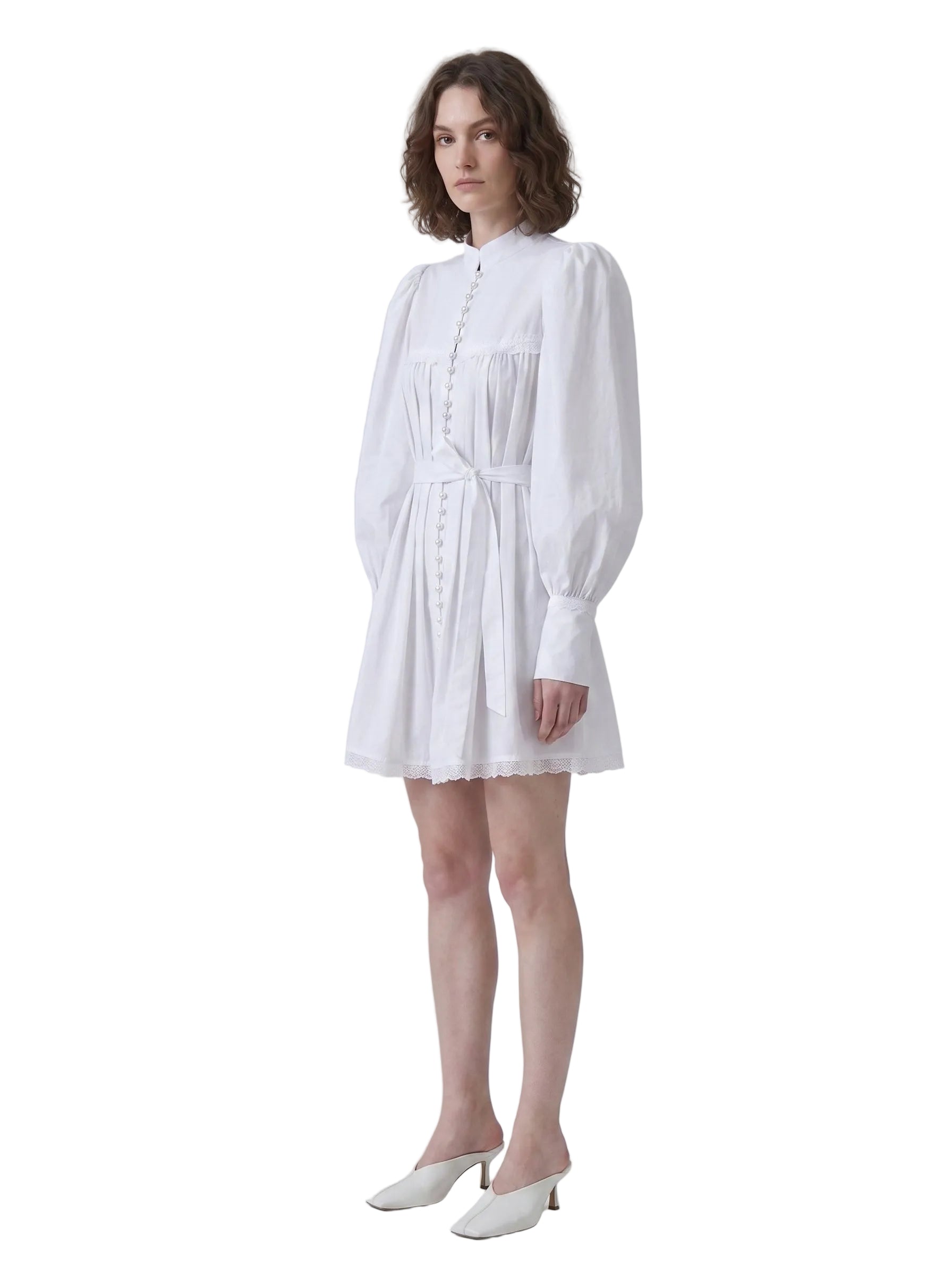Vestido Mini Victoriano con Botones Perlados y Encaje Blanco
